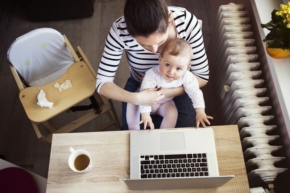 Trouver le juste équilibre entre le travail et la vie familiale est un défi très délicat pour les mères. Les deux situations changent et évoluent également. (Image: 123RF/Pixabay)
