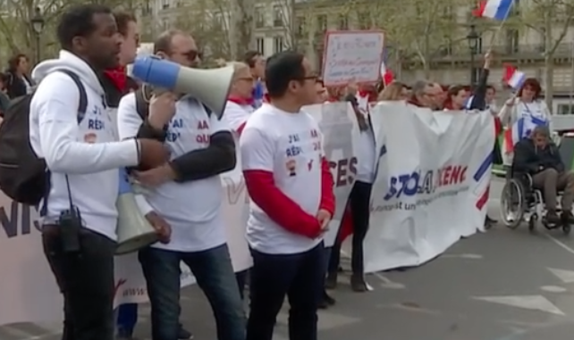 Le rassemblement des « Foulards rouges » destiné à dénoncer les violences des Gilets jaunes et soutenir le président Emmanuel Macron a fait un flop retentissant ce dimanche à Paris.
