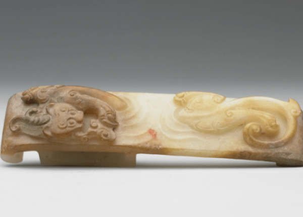 Décoration en jade pour l’épée, dynastie Han (206 av. J.-C. – 220). (Image : Musée national du Palais, Taipei, Domaine Public / @CC BY 4.0)