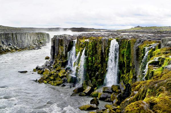 L'Islande est connue pour ses paysages verdoyants et impressionnants. (Image: LalouBLue/Pixabay) 
