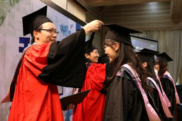 Les diplômés  d’université ne sont pas embauchés par les entreprises chinoises. (Image: Locies / Pixabay)