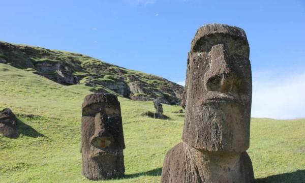 Exemples de statues de l'île de Pâques, ou Moai. (Image: : Dale Simpson, Jr.)