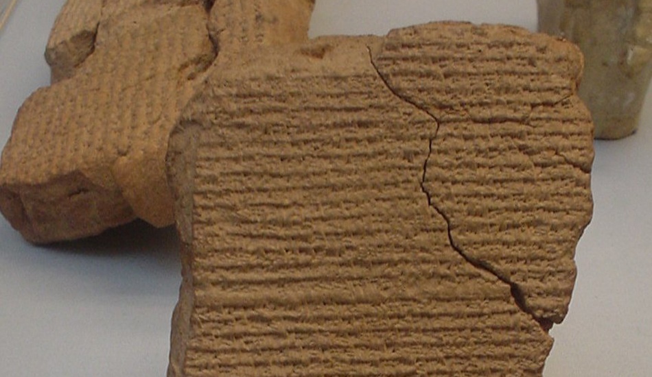 Les anciennes tablettes babyloniennes contiennent des informations mathématiques étonnantes. (Image: Wikimedia)