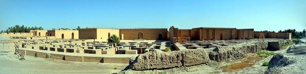 Vue panoramique du palais sud de Nabuchodonosor II, reconstruit , VIe siècle av. J.-C., Babylone, Iraq. (Image: Dr. Osama Shukir Muhammed Amin / Wikimedia)