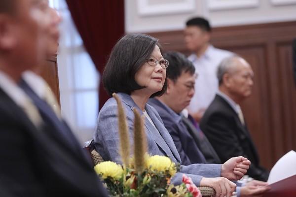 La présidente taïwanaise, Tsai Ing-wen, a critiqué le gouvernement chinois pour la mise en œuvre de l’interdiction et a averti que l’utilisation du tourisme comme outil politique ne fera qu’accroître l’antipathie du peuple taïwanais envers la Chine. (Image : 總統府 / Wikimedia)