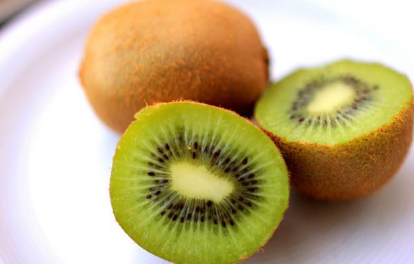 Le kiwi a une haute valeur nutritive. (Image: Christian Schnettelker / Flickr)