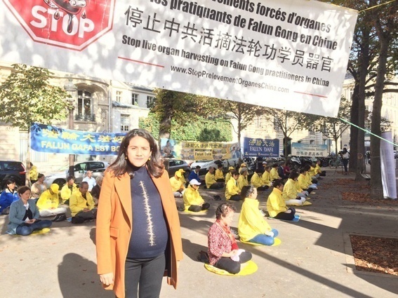 Manifestation près de l’Assemblée nationale pour appeler à mettre fin aux abus d’organes en Chine.
