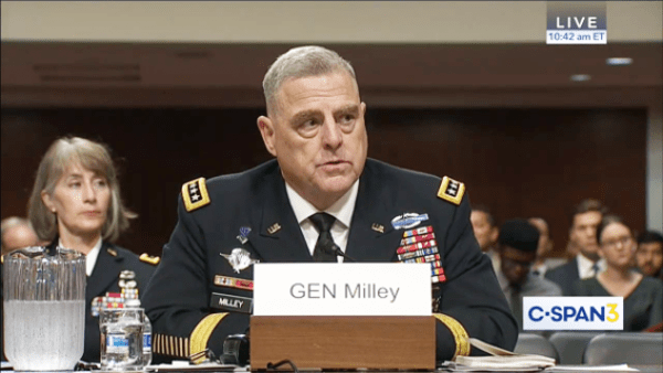 Le général Mark Milley a déclaré que Pékin s’améliore sur les cinq fronts de défense - terrestre, aérien, maritime, spatial et cybernétique. (Image : Capture d’écran / YouTube)