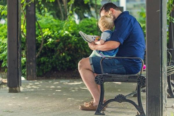 Selon une étude, l'intelligence d'un enfant dépend en grande partie de la relation ou de l’absence de relation et de liens avec son père. (pixabay)