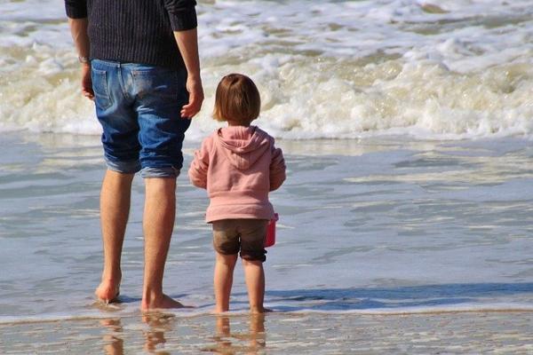 Des études psychologiques montrent que l'accomplissement d'un enfant est grandement affecté par la relation père-enfant. (pixabay)
