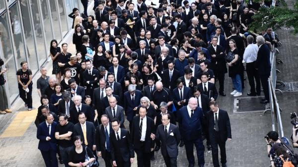 Les avocats vêtus de noir lors de la marche silencieuse du 6 juin 2019. (Image : Wikiledia/Iris Tong)