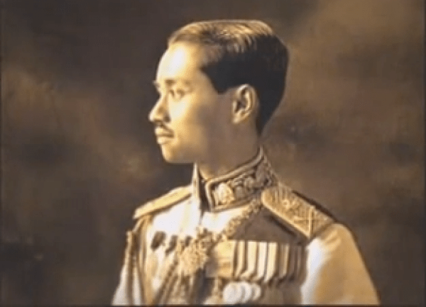 Le roi Rama VII a laissé sa signature sur le mur du pavillon. (Image: Capture d'écran / YouTube)