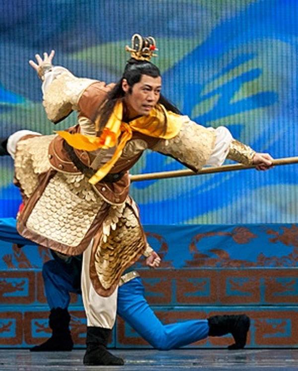 Xuejun Wang dans la production de « La loyauté de Yue Fei » par la compagnie Shen Yun - 2007 (Photo: Shenyunperformingarts.org)