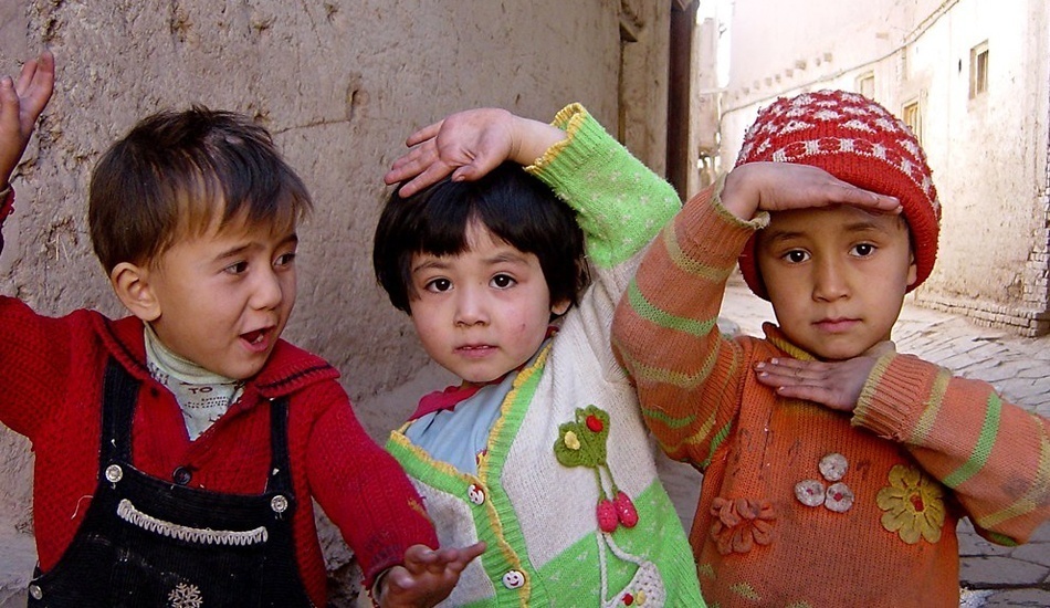 Des enfants ouïghours du Xinjiang, en Chine, sont séparés de leurs parents et envoyés dans des pensionnats. (Image: Sherpas 428 via flickr CC BY 2.0 )