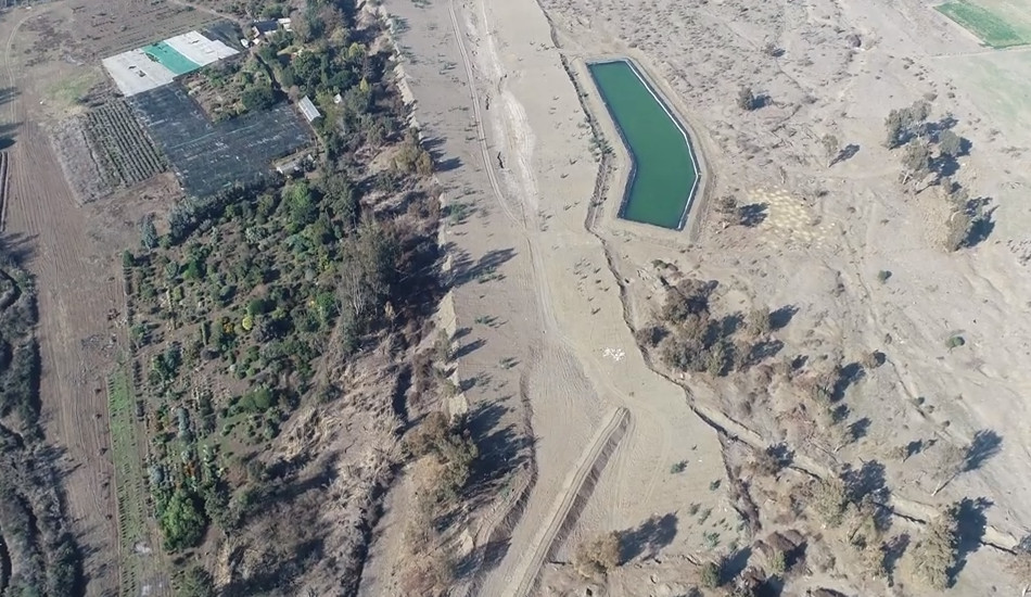 Les plantations d'avocats au Chili continuent de monopoliser l'eau à partir de toute source disponible, malgré une sécheresse de 10 ans. (Capture d'écran / YouTube)
