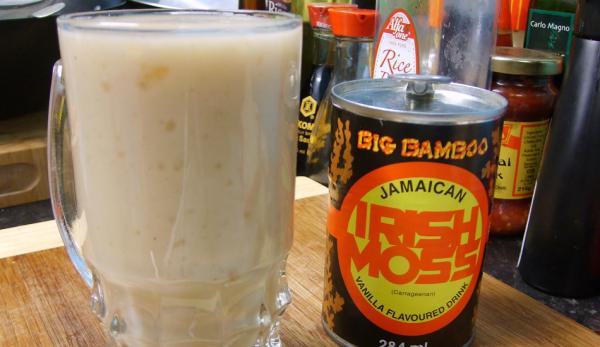 Une boisson jamaïcaine à base de mousse d'Irlande peut être préparée assez rapidement. (Image :  YouTube / Capture d'écran)