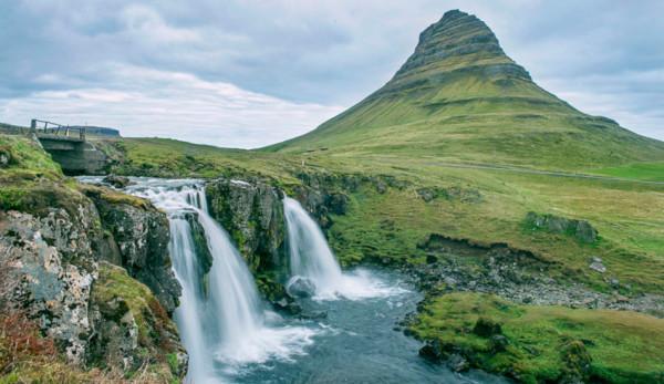 Kirkjufell est le site le plus photographié d'Islande. (Image : Anjali Kiggal / wikimedia CC BY-SA 4.0)