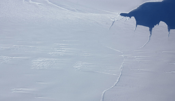 Le glacier de Pine Island est répertorié comme l’un des glaciers de l’Antarctique qui rétrécit le plus rapidement. (Image : wikimedia / CC0 1.0)