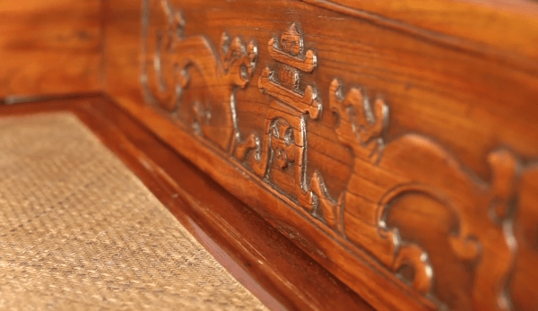 Les meubles de qualité de la dynastie Ming avaient un design simple et épuré, avec très peu de décorations. (Image : Capture d’écran / YouTube)