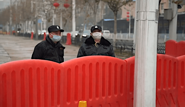 Les conséquences des mesures drastiques prises par la Chine pour stopper le virus - en limitant la circulation d’environ 700 millions de personnes à un moment donné. (Image : Capture d’écran / YouTube)