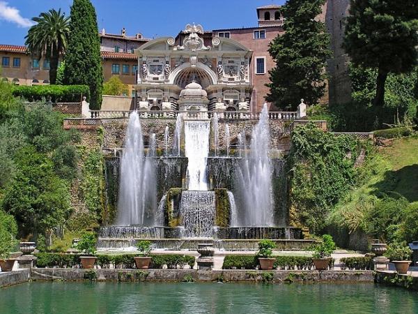 Les jardins de la villa d’Este datent du XVIème siècle. Ils sont l’aboutissement de la culture du jardin italien, c’est une pure merveille qui fait partie du patrimoine mondial de l’UNESCO. (Image : lapping / Pixabay)