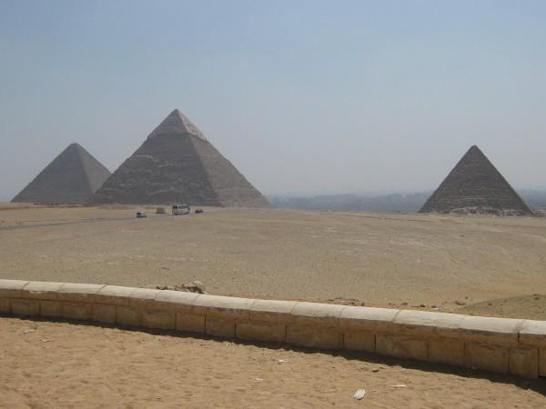La Grande Pyramide de Gizeh et la Pyramide de Khéops, le siège des Nations Unies à New York, et les Cathédrales de Notre-Dame cachent ce nombre d’or. (Image : pixabay / CC0 1.0)