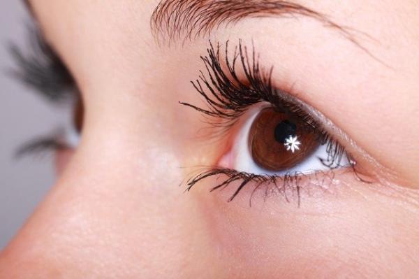 La gymnastique des yeux peut vous aider dans le traitement de la cataracte, de certaines maladies oculaires externes, de la myopie, de l'hypermétropie et de la presbytie. (Image : PublicDomainPictures / Pixabay)