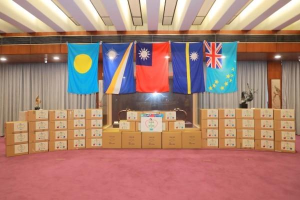 Les masques donnés aux îles Marshall, Nauru,  Palau et Tuvalu. (Image : Ministère des Affaires étrangères, Taiwan) 