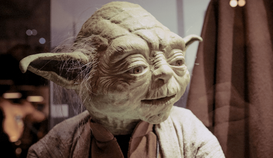 La caractérisation et les enseignements de Yoda dans la franchise Star Wars présentent des parallèles évidents avec les thèmes bouddhistes et stoïciens. (Image : Kory Westerhold / flickr /  CC BY 2.0)