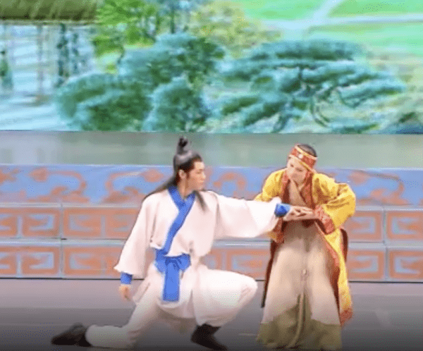 Les techniques de la danse classique chinoise ont été transmises fidèlement par la culture. (Image : Capture d’écran / Shen Yun Performing Art)