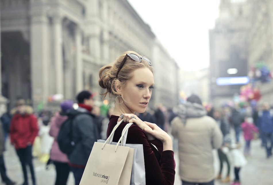 Sans que vous en ayez vraiment conscience, l’engouement pour le shopping peut au fil du temps se transformer en dépendance et affecter votre vie. (Image : Andrea Piacquadio / Pexels)