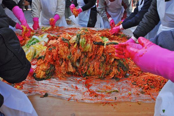Les scientifiques espèrent que les résultats de l’étude pourront être utiles dans la production de kimchi standardisé. (Image : Wikimedia / USAG- Humphreys / CC BY)