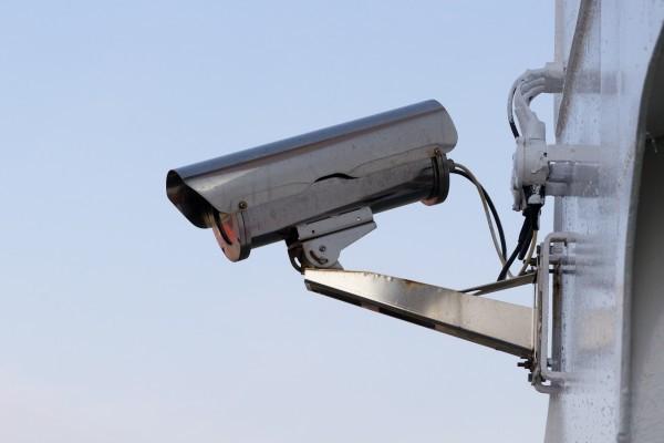 Hikvision et Dahua Technology contrôlent un tiers du marché mondial des technologies de surveillance. (Image : Pixabay / CC0 1.0) 