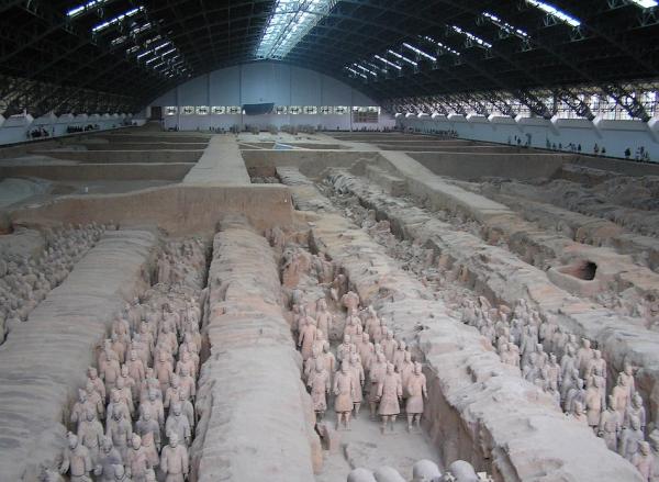 Vue générale de la fosse no 1 au musée de Xi’an. (Image : Wikimedia / Robin Chen / Domaine public)