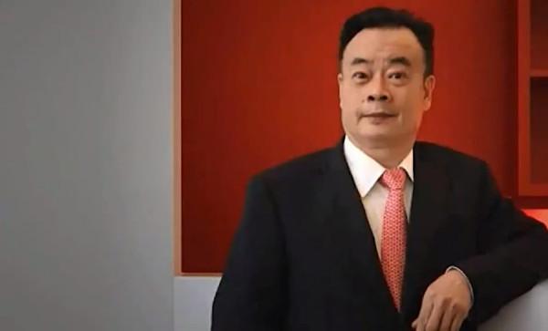 Chau Chak Wing, homme d’affaires australo-chinois et donateur politique bien connu a déclaré qu’il n’avait jamais entendu parler de l’UFWD, alors que des vidéos le montrent en train de mentionner l’organisation. (Image : Capture d’écran / YouTube)