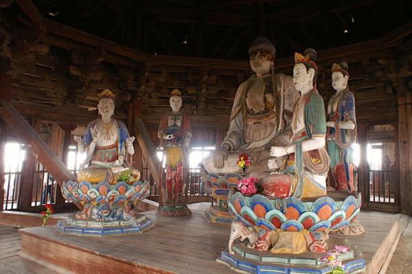 Les statues bouddhistes dans la pagode en bois de Yingxian.Photo : (Peellden / Wikipedia / CC BY 3.0）