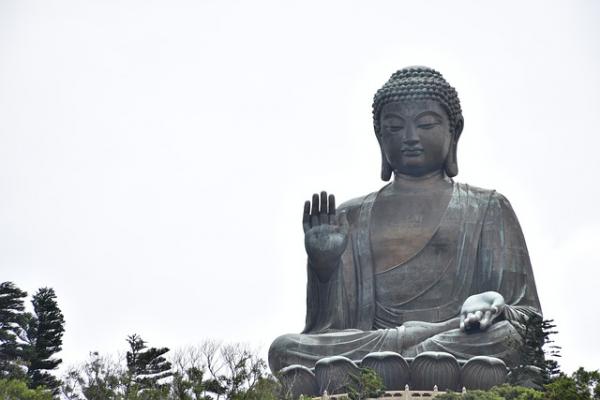 Statue de Bouddha sur l’île de Lantau, à Hong Kong, veille sur la Chine et Hong Kong. (Image : 该图片由 /Allison Barnett / 在Pixabay /上发布) 