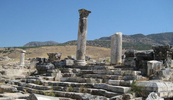 Le temple d’Apollon.  (Image : Wikimedia / GNU FDL)
