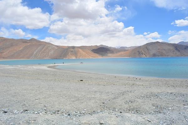 Un lac de montagne dans le Ladakh. (Image : nicelikeyou / Pixabay)