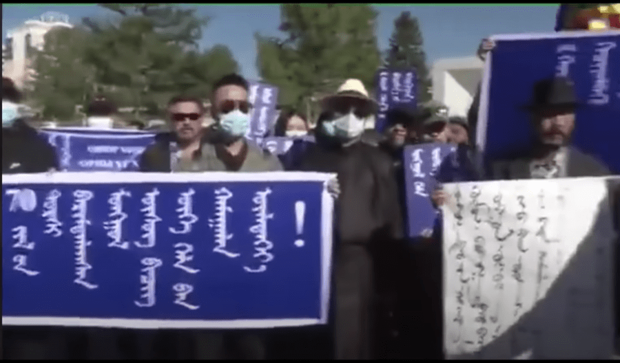 Les Mongols de l’intérieur descendent dans la rue pour protester contre la pression du parti communiste en faveur de l’éducation chinoise. (Image : Capture d’écran / YouTube)