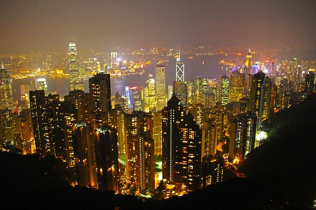 Hong Kong serait la ville la plus lumineuse du monde. (Image : Sharon Ang / Pixabay)