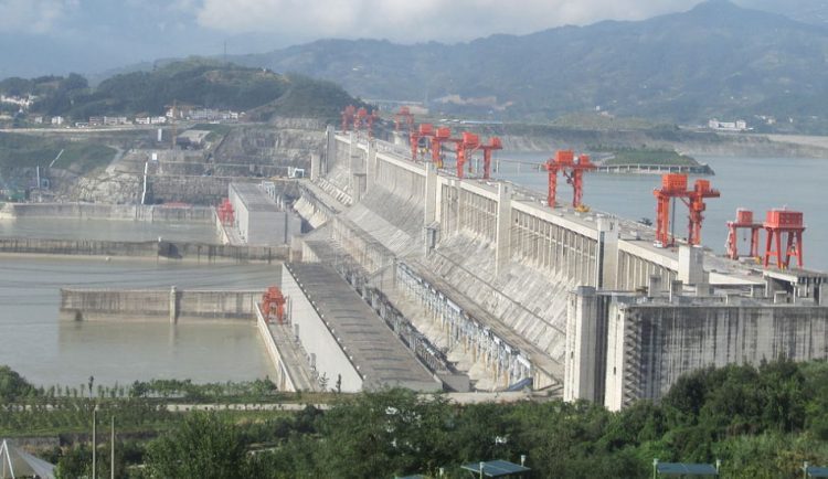 Le coût de la construction du barrage des Trois Gorges en Chine serait de plus de 28 milliards de dollars (24 milliards d’euros). (Image : Le Grand Portage / Wikimedia / CC BY 2.0)