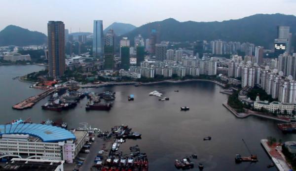 De nombreux itinérants en provenance de Hong Kong ne se sentent pas en sécurité à leur arrivée dans le port chinois de Shenzhen. (Image : Capture d’écran / YouTube)