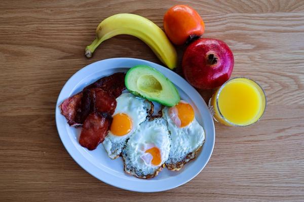 Prendre un bon petit déjeuner. (Image : Omi Sido / Pixabay)