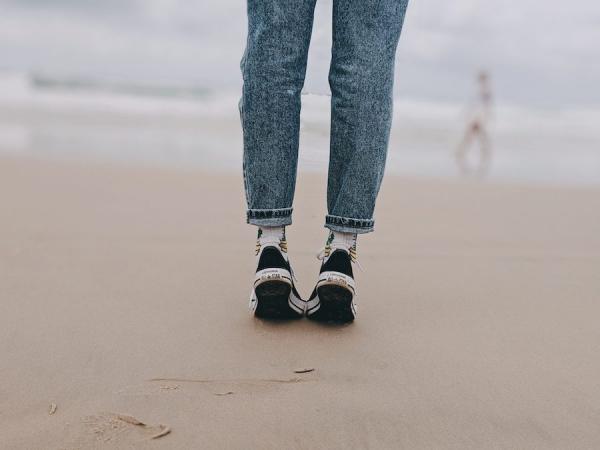 Se tenir debout sur la pointe des pieds permet de restaurer l’équilibre entre le yin et le yang de façon indéniable. (Image : Pixels / CC0 1.0)