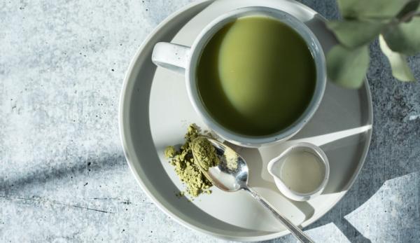 Pourquoi ne pas remplacer le café par du thé vert. (Image : Sarah Gualtieri / Unsplash)