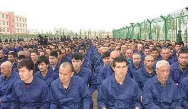 Les camps d’internement du Xinjiang abritent plus d’un million de personnes, presque toutes appartenant à des minorités ethniques chinoises. (Image : Radio Free Asia)