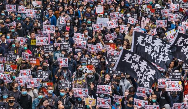 Des millions d’habitants de Hong Kong se sont rassemblés contre le PCC en 2019 et 2020 pour dissuader Pékin d’imposer la loi de sécurité nationale. (Image : Studio Incendo / flickr / CC BY 2.0)