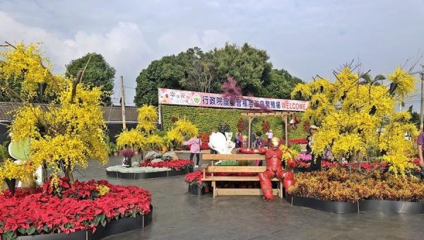 Installation de fleurs magnifiquement arrangées au Festival international de tapis de fleurs de Taichung 2020. (Image : Billy Shyu / Vision Times)