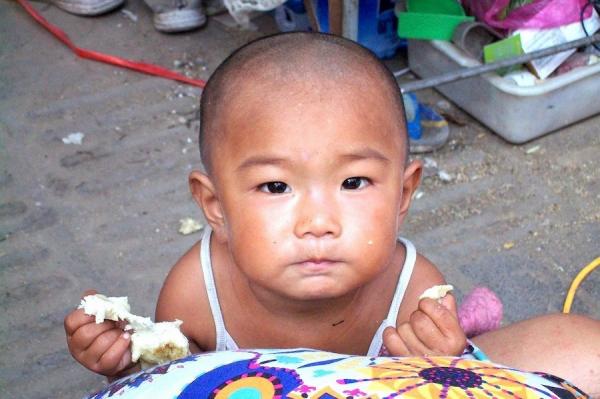 La Chine a modifié sa politique de l’enfant unique, passant à la politique des deux enfants. (Image : PublicDomainPictures / Pixabay)